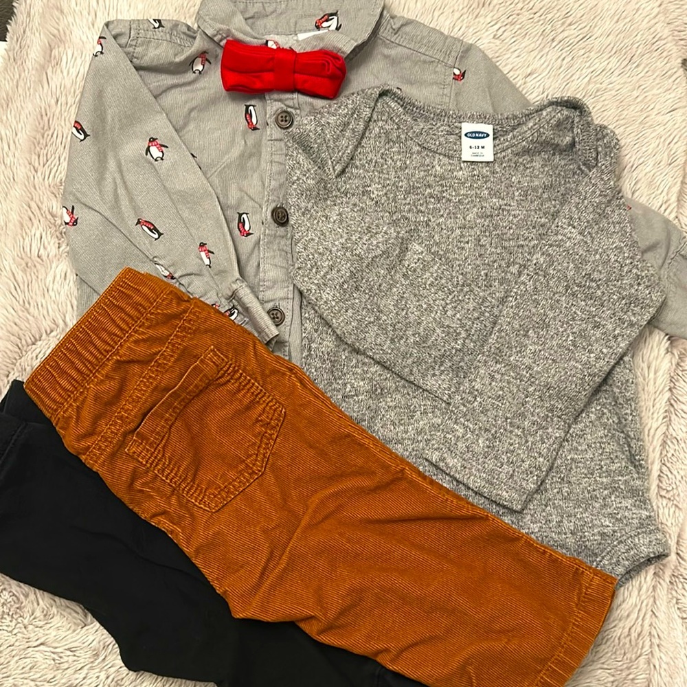 Old Navy 6-12 mths Boy Clothing Bundle of 2 Onesie and 2 Pants